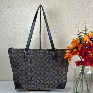 Coach 2019 zip top Signature shoulder bag